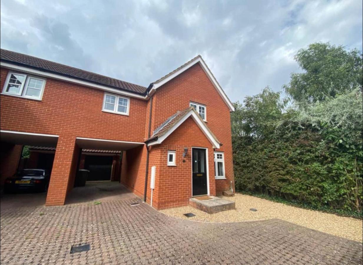 Holiday home Modern + Secluded 3 Bed, 10 Mins Into Centre
