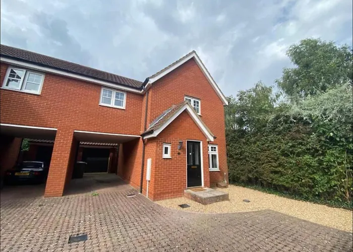 Modern + Secluded 3 Bed, 10 Mins Into City Centre