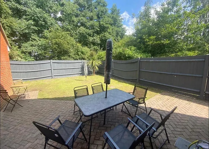 Modern + Secluded 3 Bed, 10 Mins Into City Centre