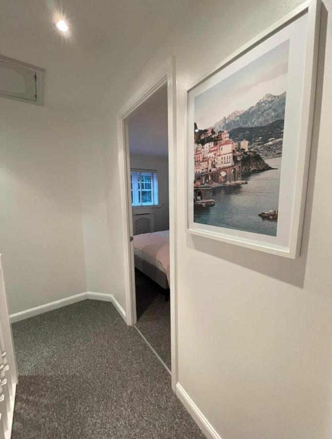 Modern + Secluded 3 Bed, 10 Mins Into Centre *